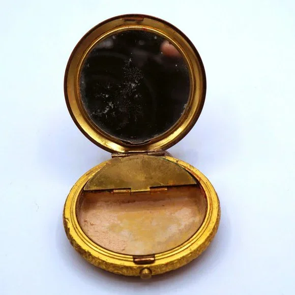 Vintage Elgin Style Brass Rouge & Powder Lions Club Compact - Picture 4 of 11